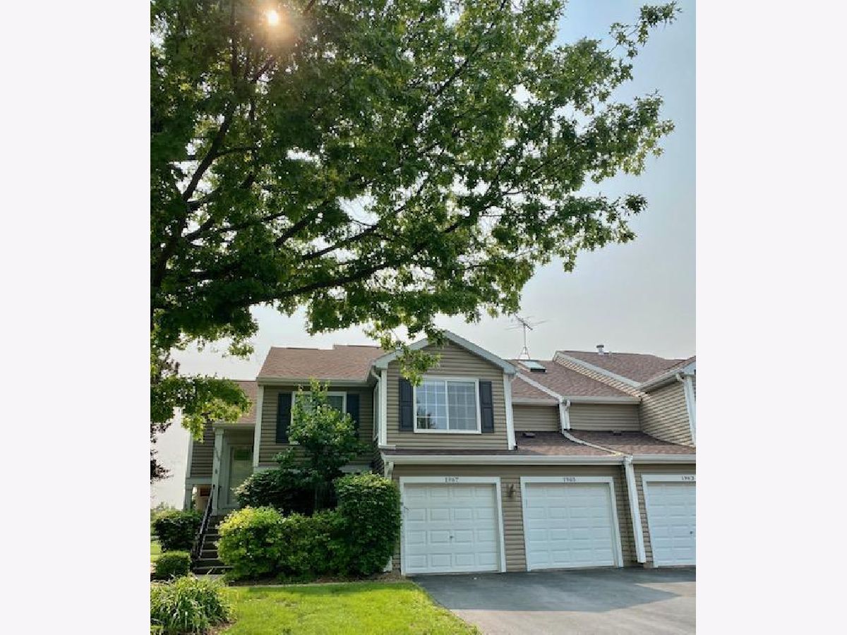 Townhomes & Condos Sold Windsong Schaumburg Illinois, 1967 Windsong
