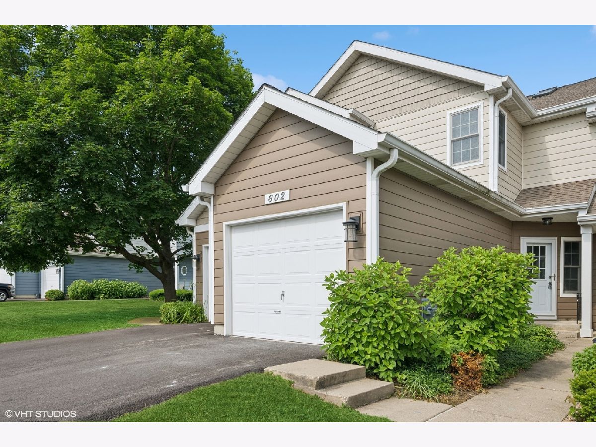 Townhomes Sold Woodhaven Mundelein Illinois, 602 Woodhaven