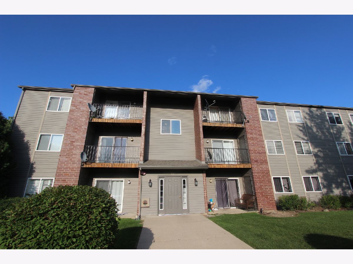  Rented Woodstock Illinois, 727 Elm