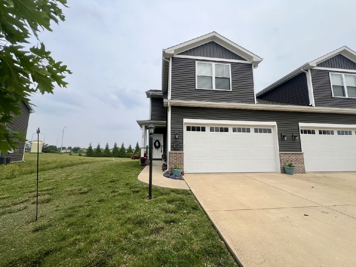 Homes & Townhomes & Condos Sold Sawgrass Champaign Illinois, 748 Sedgegrass