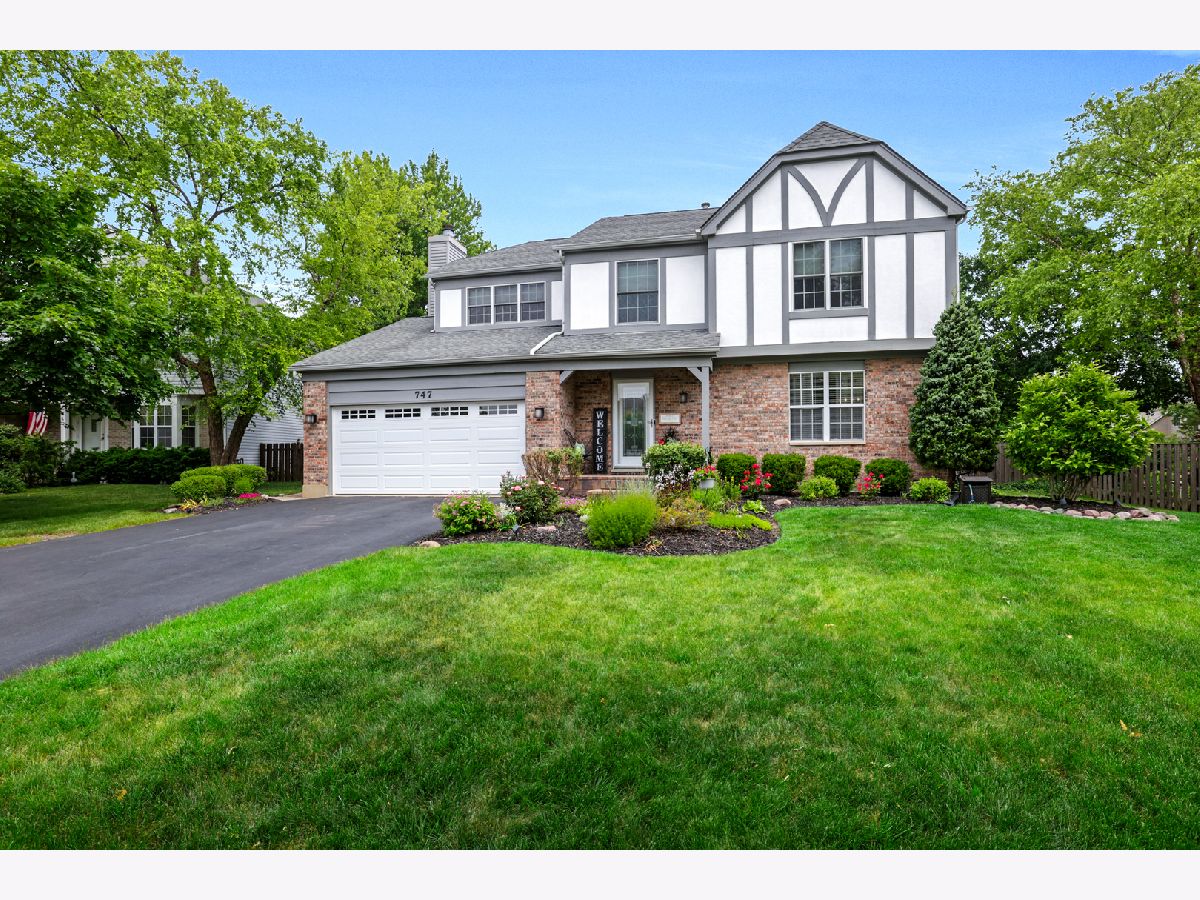  Sold Carol Stream Illinois, 747 Warwick