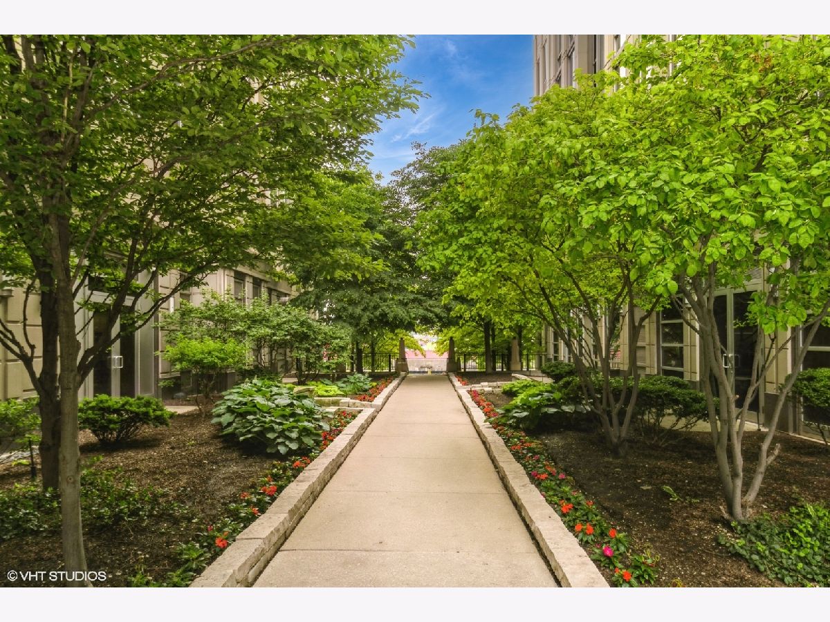 Condominiums Rented Two River Place Chicago Illinois, 720 Larrabee