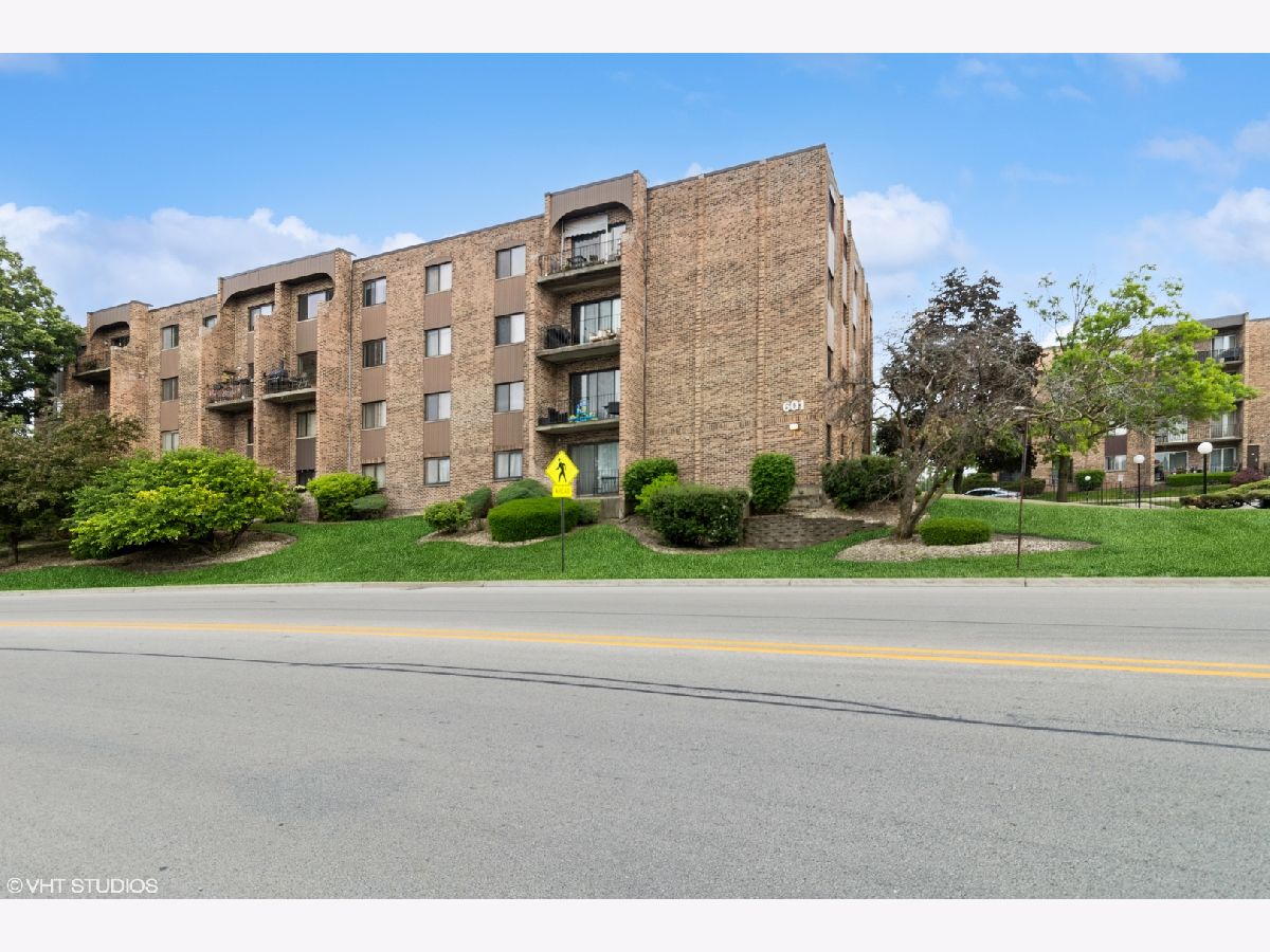 Condominiums Sold Huntington Commons Mount Prospect Illinois, 601 Huntington Comm