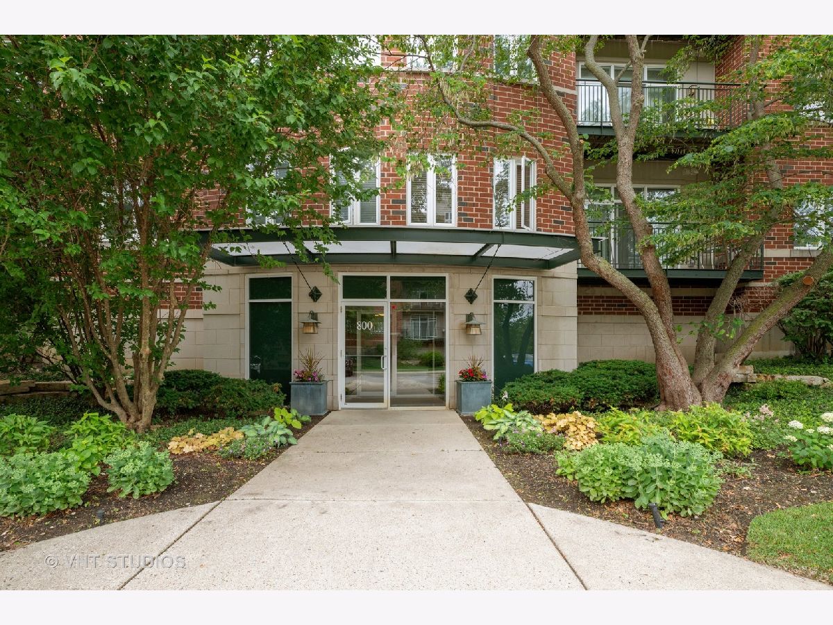 Condominiums Sold Delacourte Condominiums Buffalo Grove Illinois, 800 Weidner