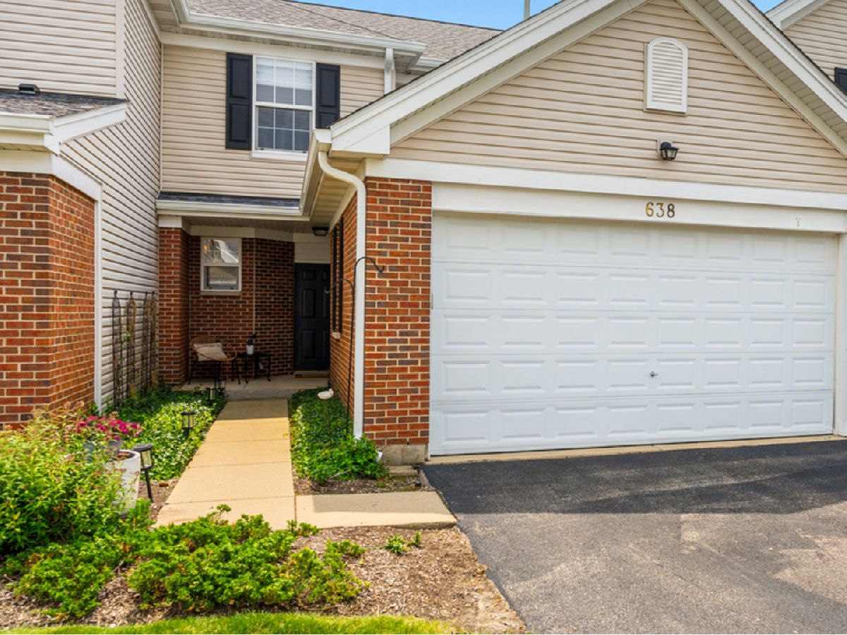 Homes & Townhomes & Condos For Sale Legend Lakes Mchenry Illinois, 638 Legend Lane