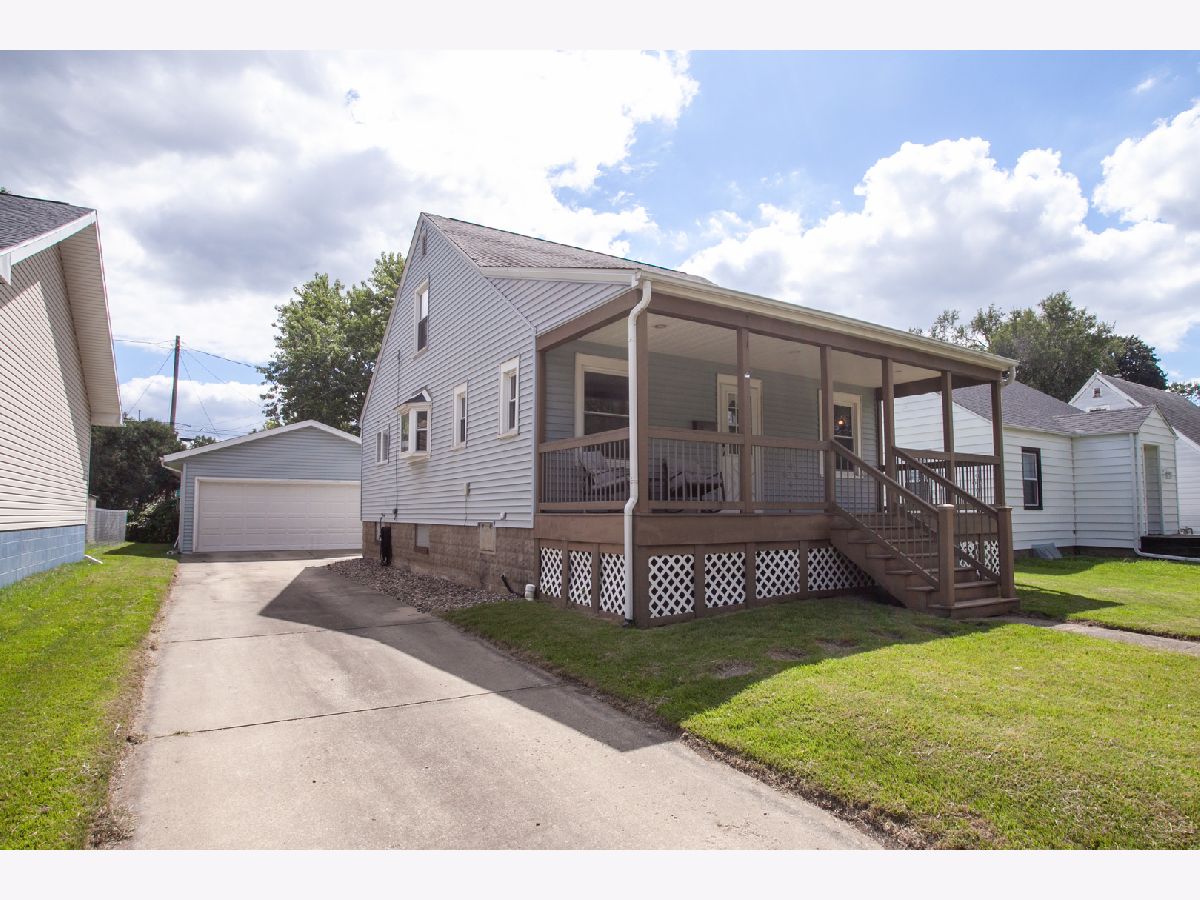 Homes & Condos & Townhomes For Sale Founders Grove Bloomington Illinois, 1313 Oakland Avenue