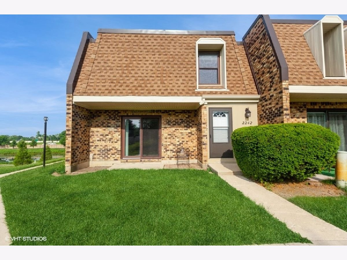  Rented Woodridge Illinois, 2242 Country Club