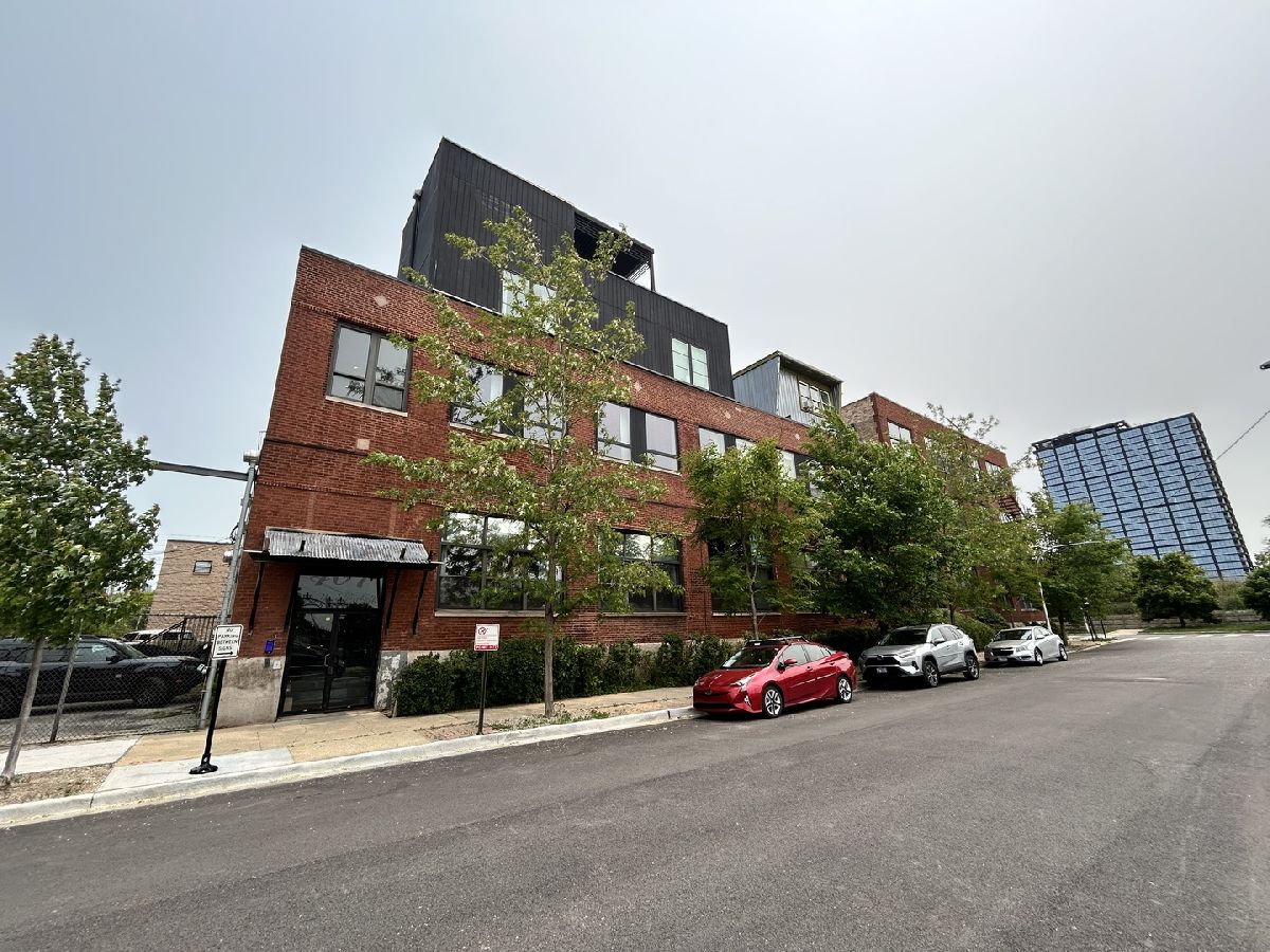 Condominiums Rented Elizabeth Street Lofts Chicago Illinois, 407 Elizabeth