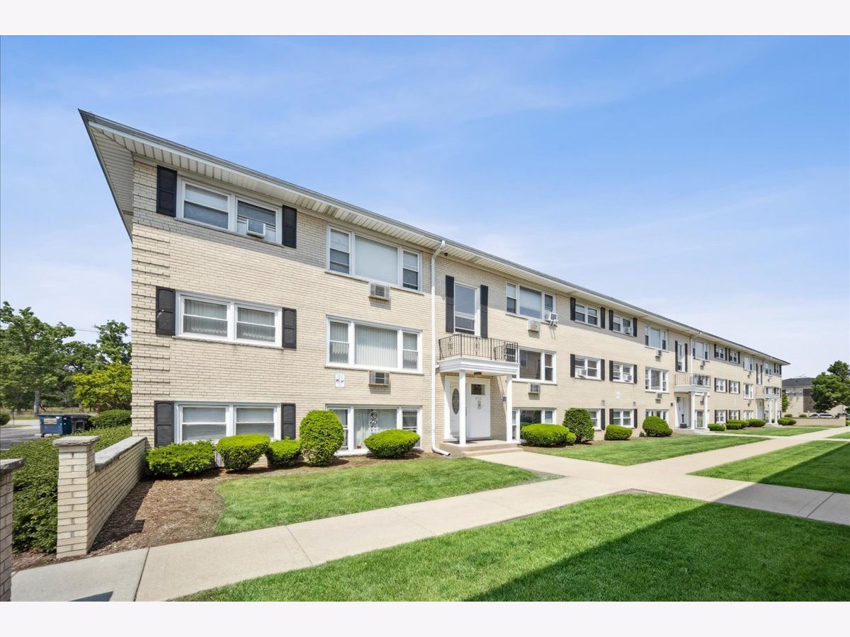 Rented Norridge Illinois, 4929 East River