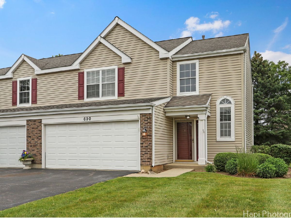 Townhomes Sold Mistwood Crystal Lake Illinois, 690 Savannah