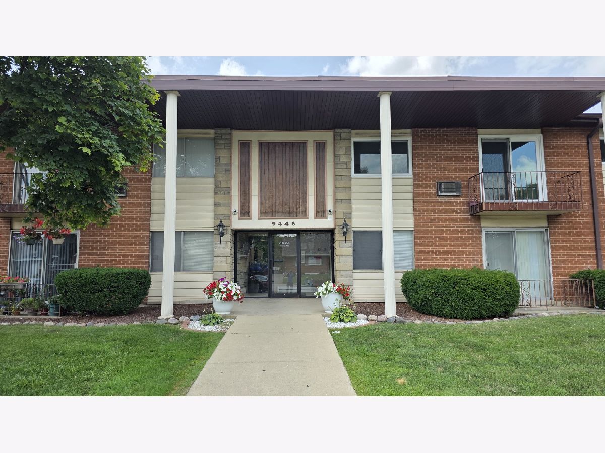 Condominiums For Sale Coventry Place Des Plaines Illinois, 9446 Dee Road