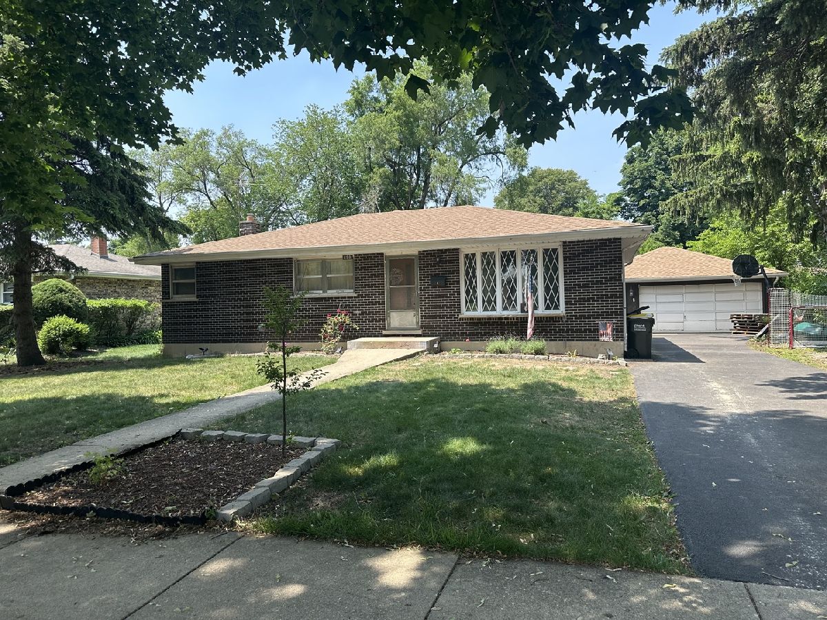  Rented Roselle Illinois, 450 Dee