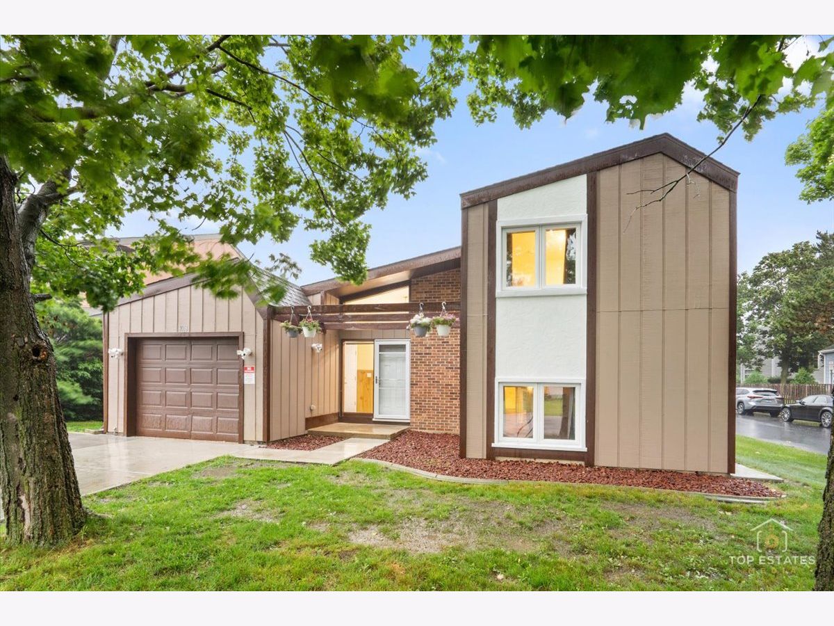 Homes & Condominiums For Sale Hinswood Darien Illinois, 1018 Bob O Link Lane