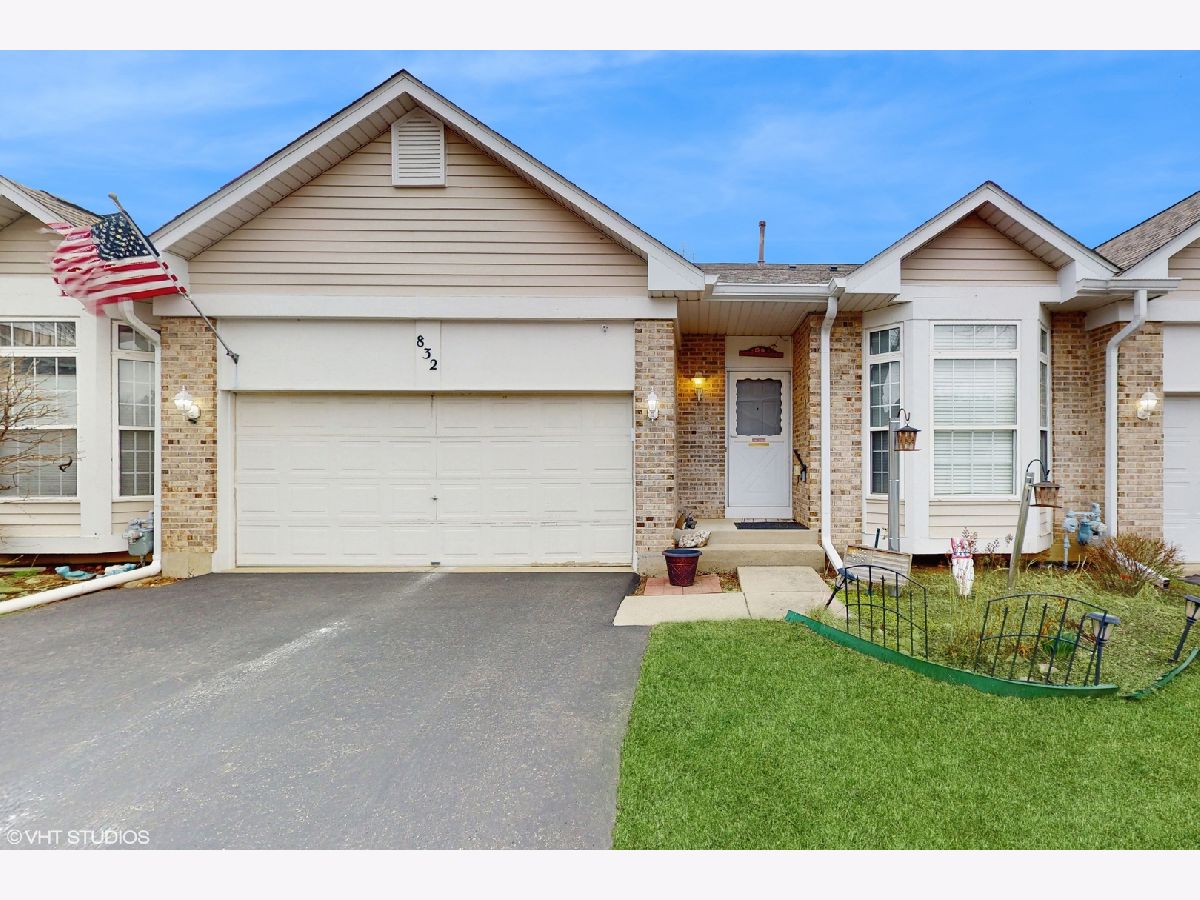 Townhomes Sold Sienna Pointe Cary Illinois, 832 Veridian