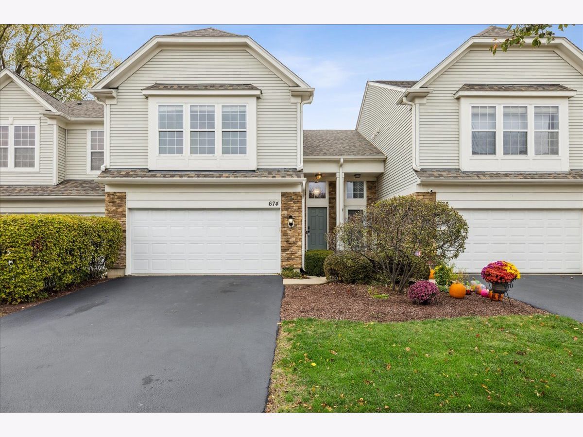 Townhomes For Sale Lakeside Pointe Crystal Lake Illinois, 674 Pointe Drive