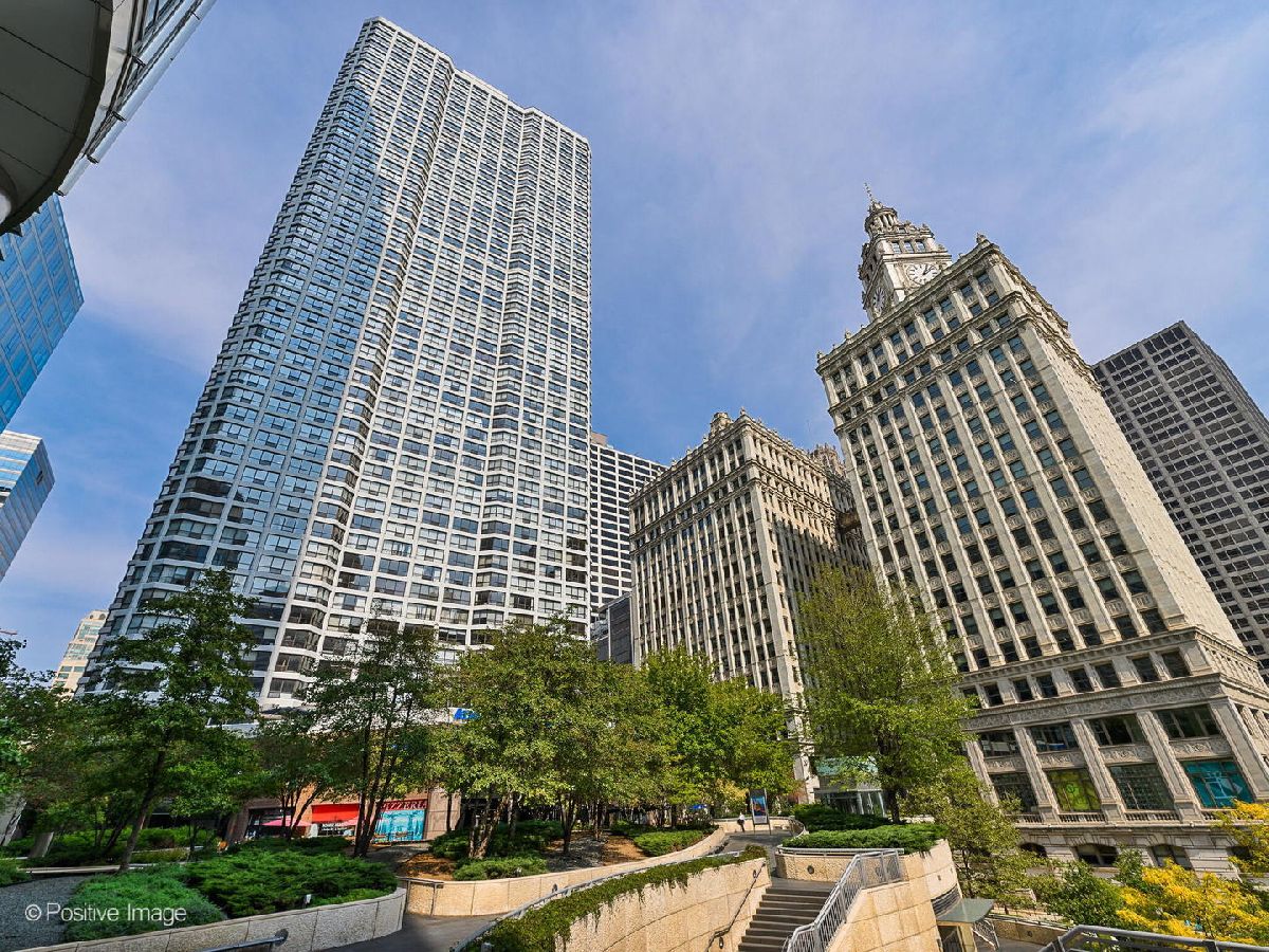 Condominiums For Sale River Plaza Chicago Illinois, 405 Wabash Avenue
