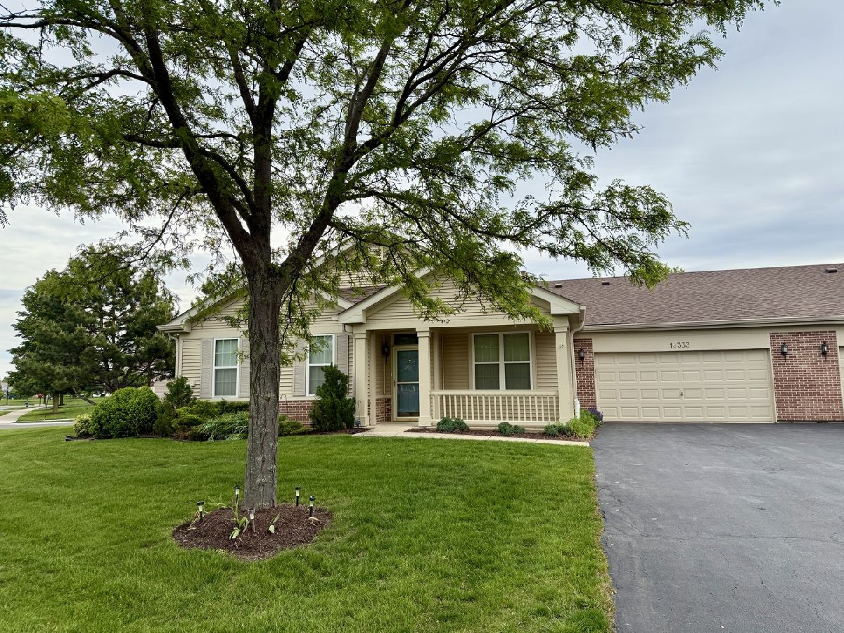 Townhomes & Condos & Homes Sold Carillon Lakes Crest Hill Illinois, 16333 Crescent Lake