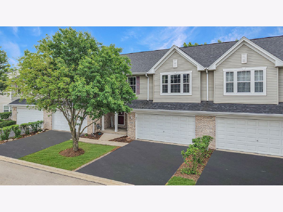 Townhomes & Condos Sold Autumn Ridge Crest Hill Illinois, 1335 Acorn