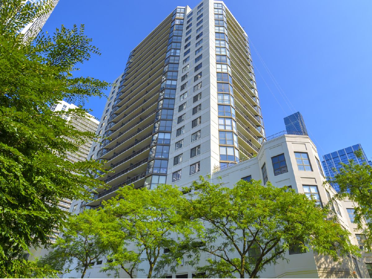 Condos & Townhomes Sold Delaware Place Chicago Illinois, 33 Delaware
