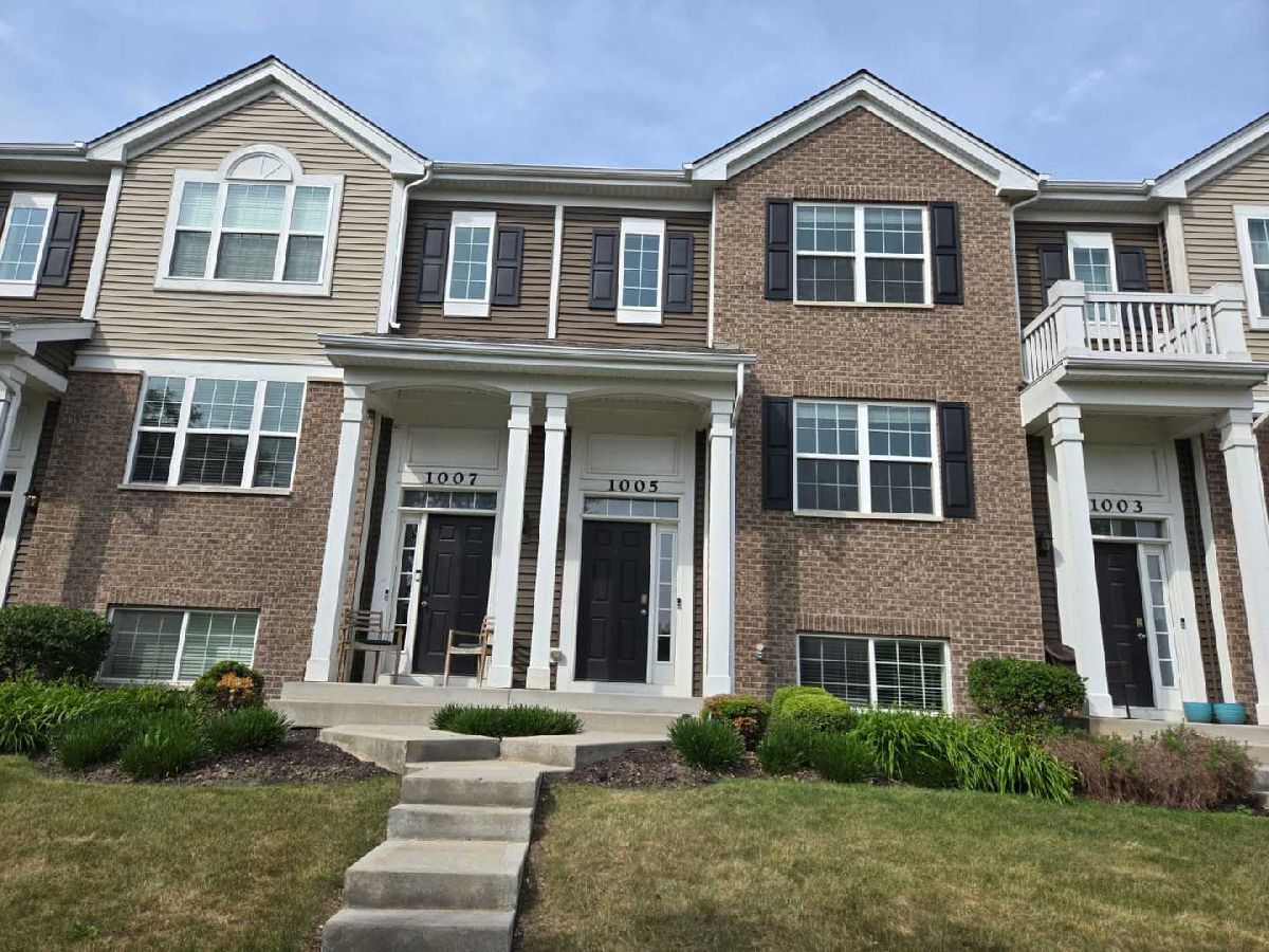 Townhomes Rented Neudearborn Station Naperville Illinois, 1005 Charlton