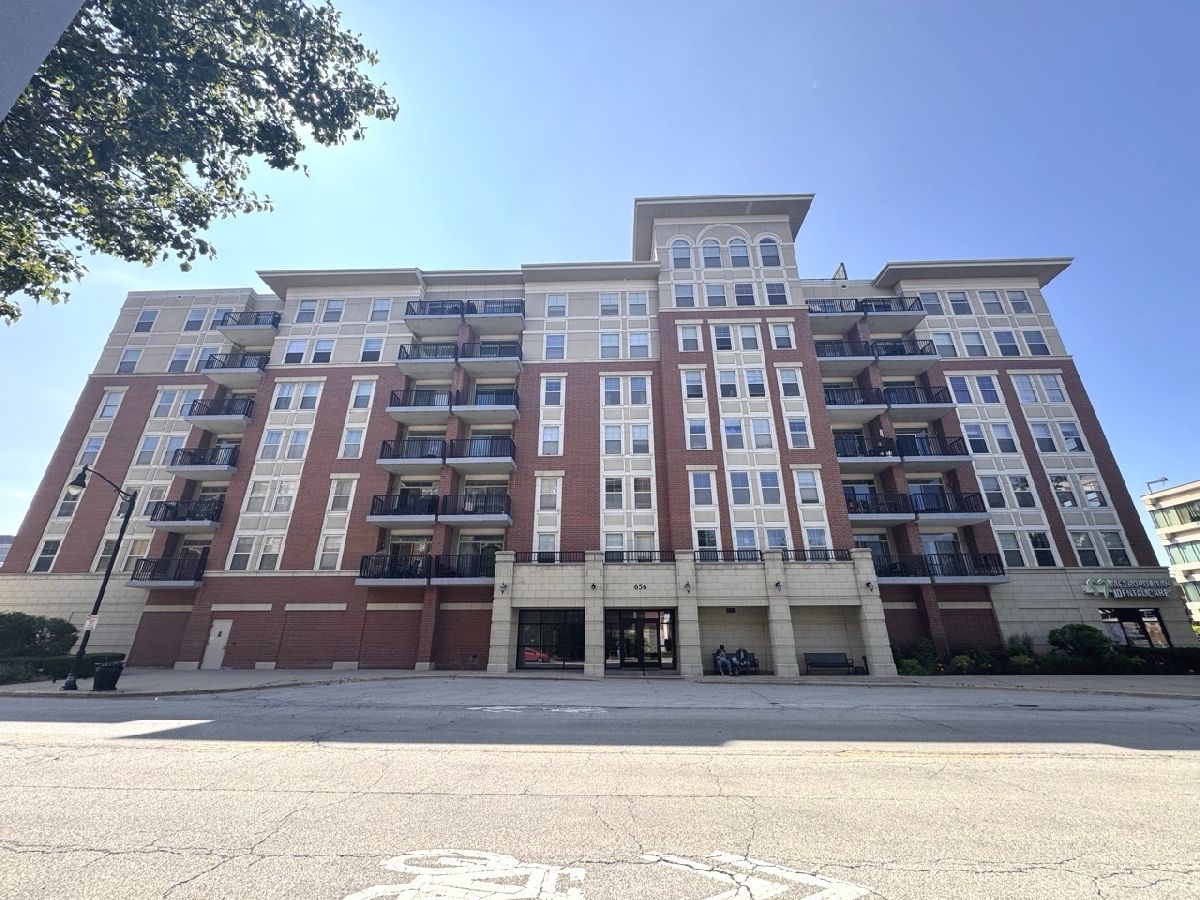 Condominiums Rented Metropolitan Square Des Plaines Illinois, 656 Pearson