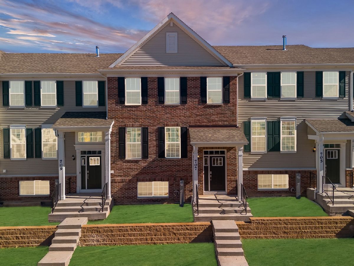 Townhomes & Condos Sold Heritage Park Lindenhurst Illinois, 1905 Neubauer