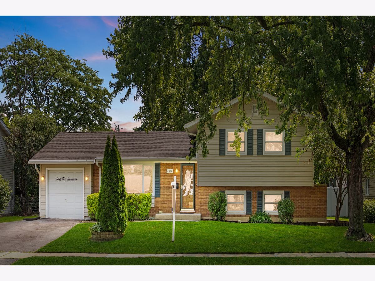 Homes & Condos & Townhomes Sold Winston Hills Woodridge Illinois, 6517 Woodridge
