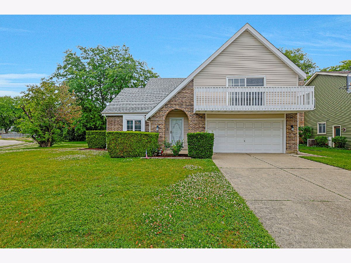 Homes & Townhomes & Condos Sold Four Colonies Crystal Lake Illinois, 1087 Amberwood