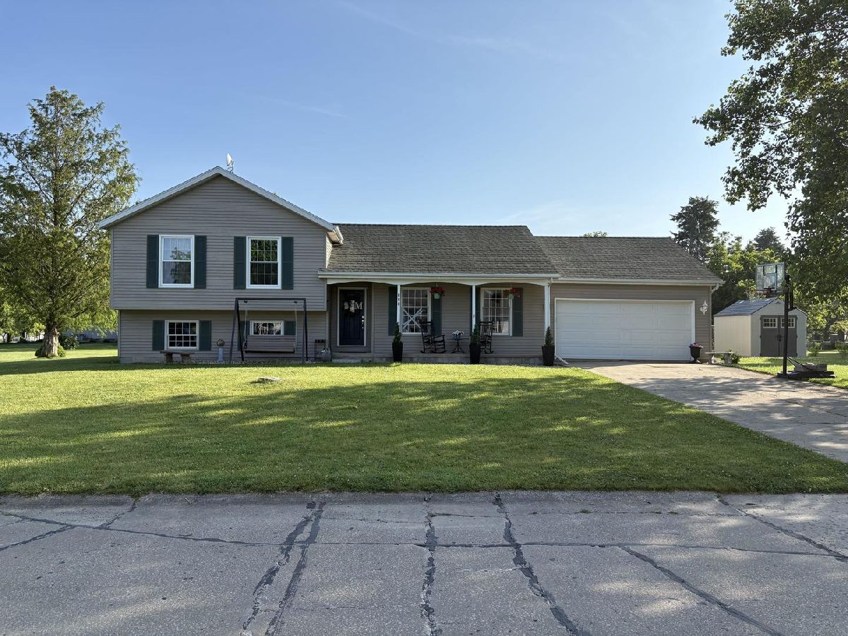  Sold Danvers Illinois, 606 Briarwood