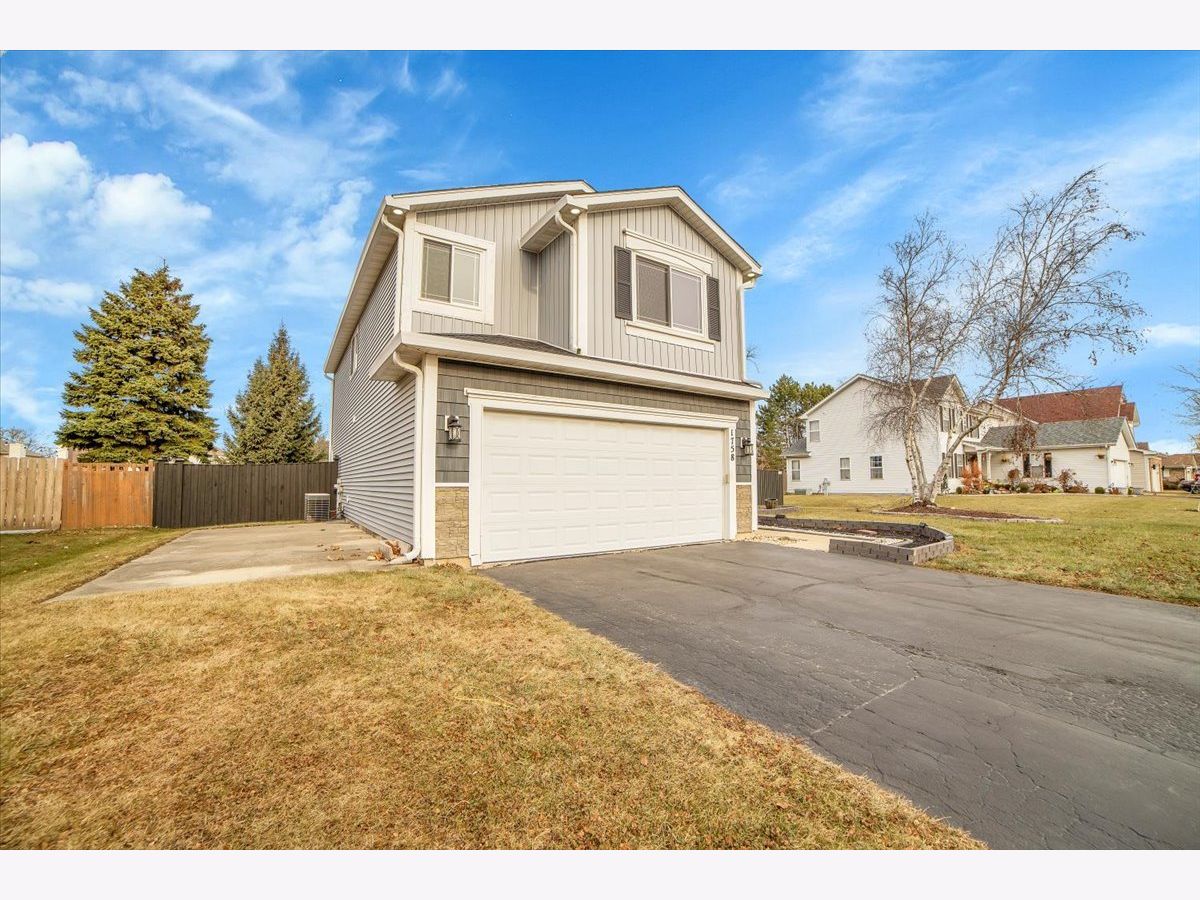  Rented Bolingbrook Illinois, 1758 Red Bud