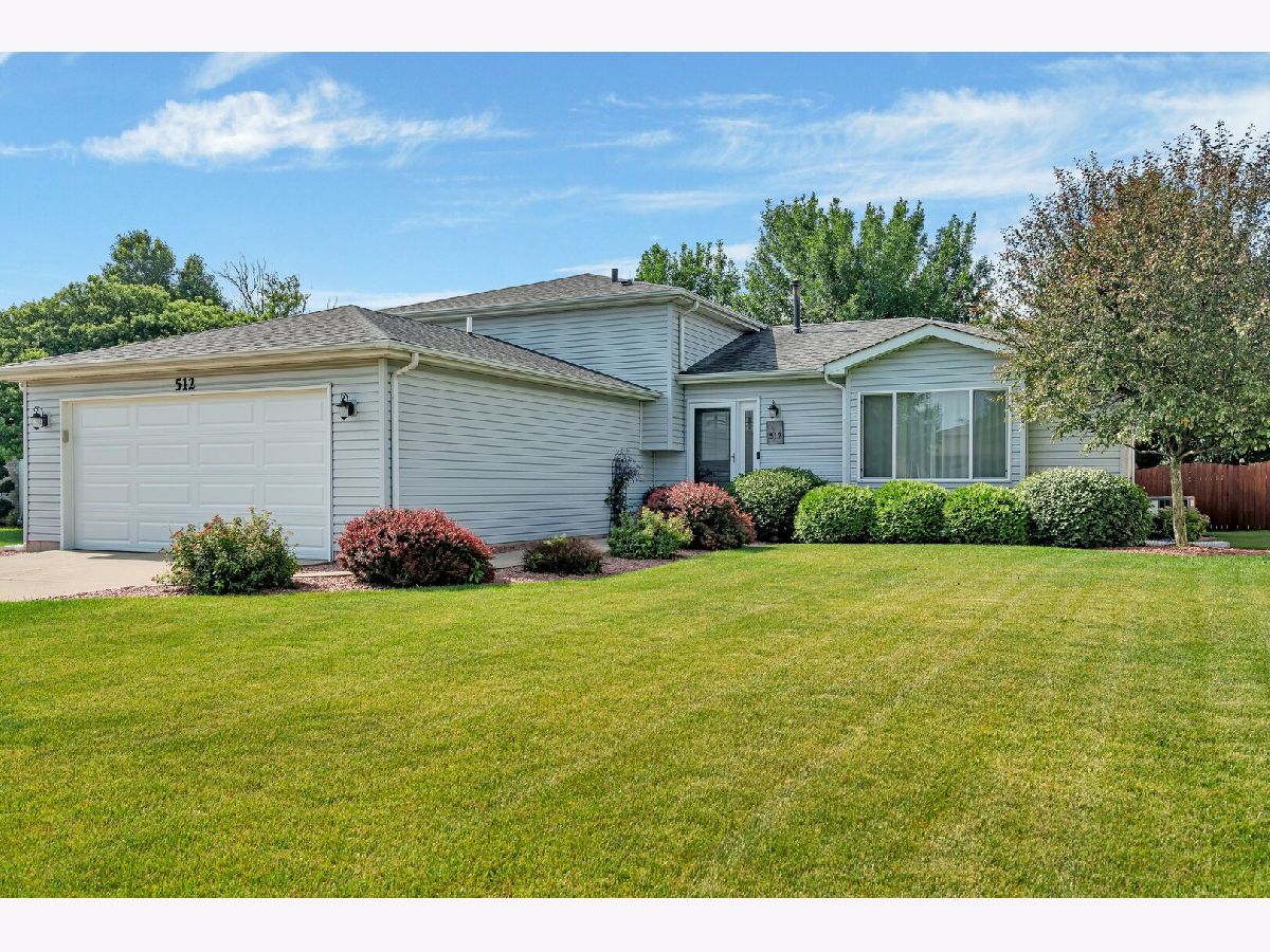 Homes & Condos & Townhomes Sold Misty Creek Minooka Illinois, 512 Creekside