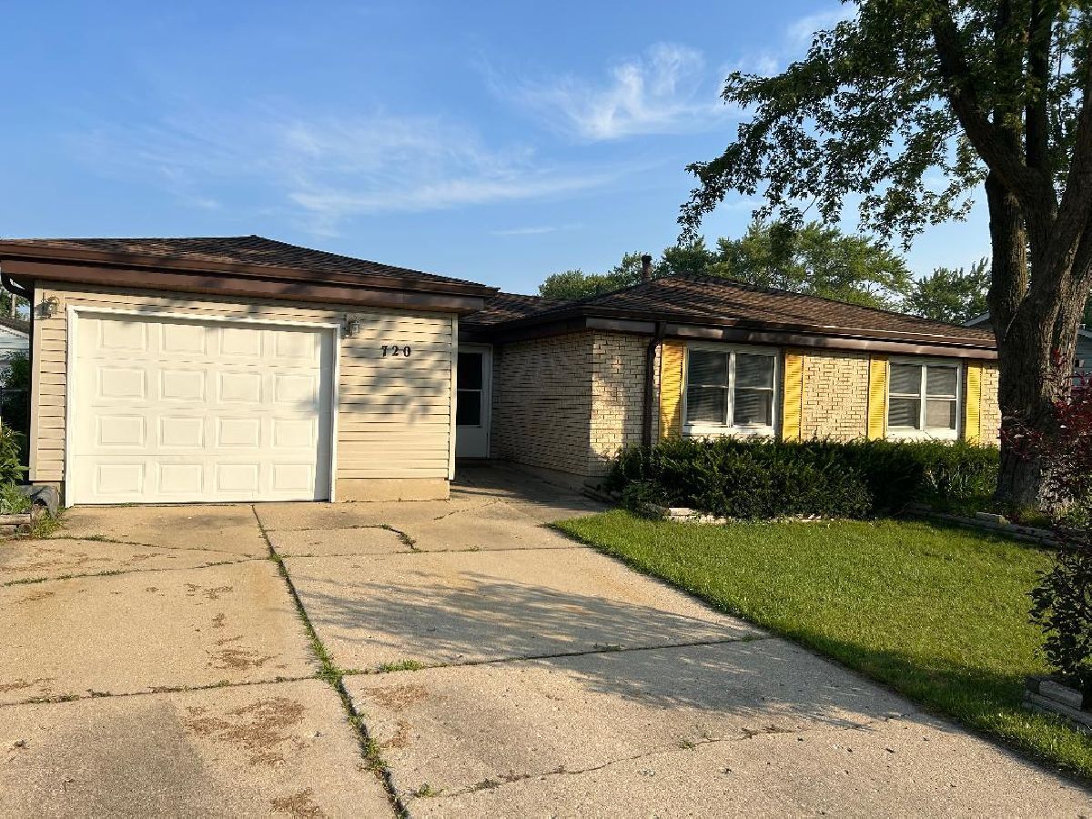 Homes & Townhomes For Sale Woodland Heights Streamwood Illinois, 720 Wildwood Lane