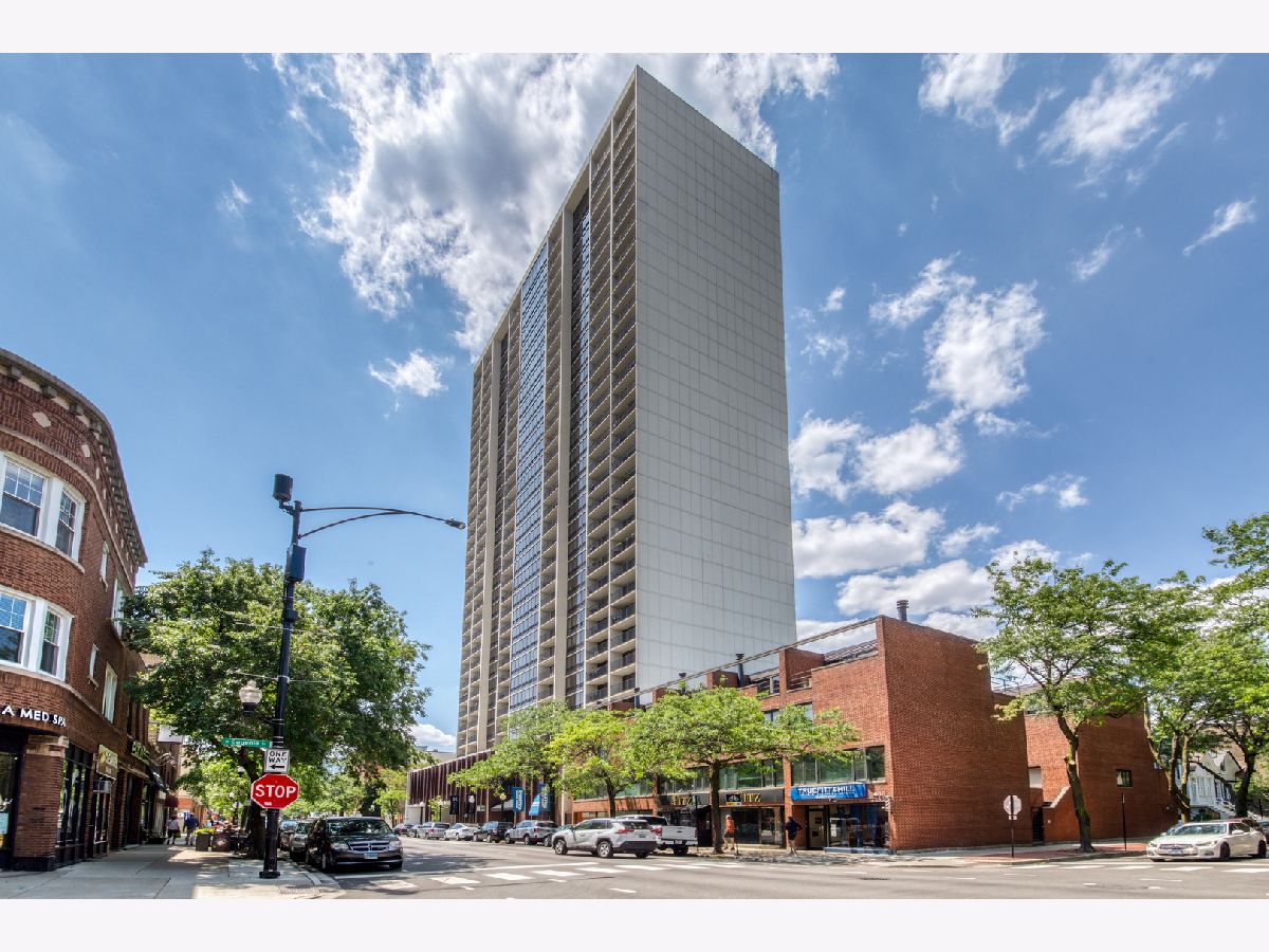 Condominiums Rented Americana Towers Chicago Illinois, 1636 Wells
