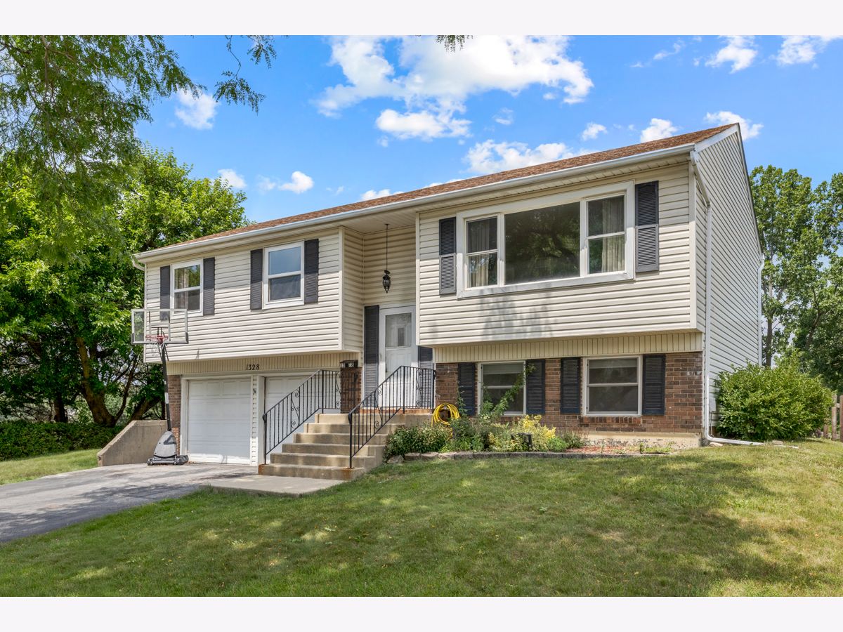  Sold Schaumburg Illinois, 1328 Elmhurst