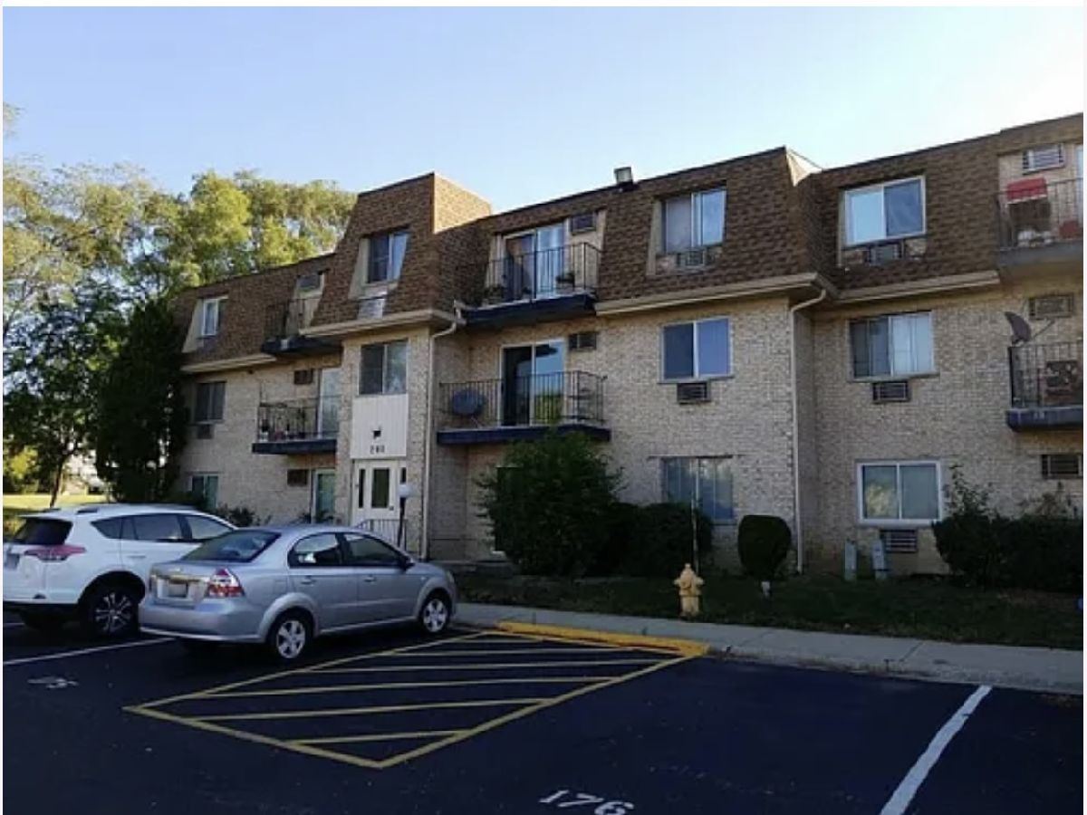 Condominiums For Sale Shorewood Glendale Heights Illinois, 280 Shorewood Drive