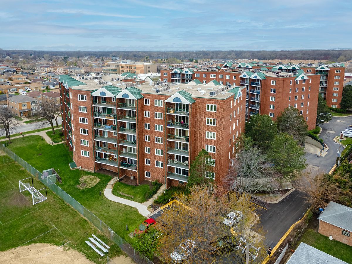 Condominiums & Homes Sold Cascades Of Norridge Norridge Illinois, 8540 Foster
