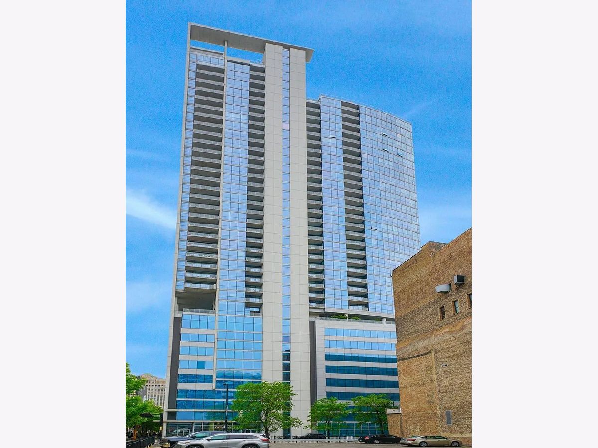 Condominiums Rented Silver Tower Chicago Illinois, 303 Ohio