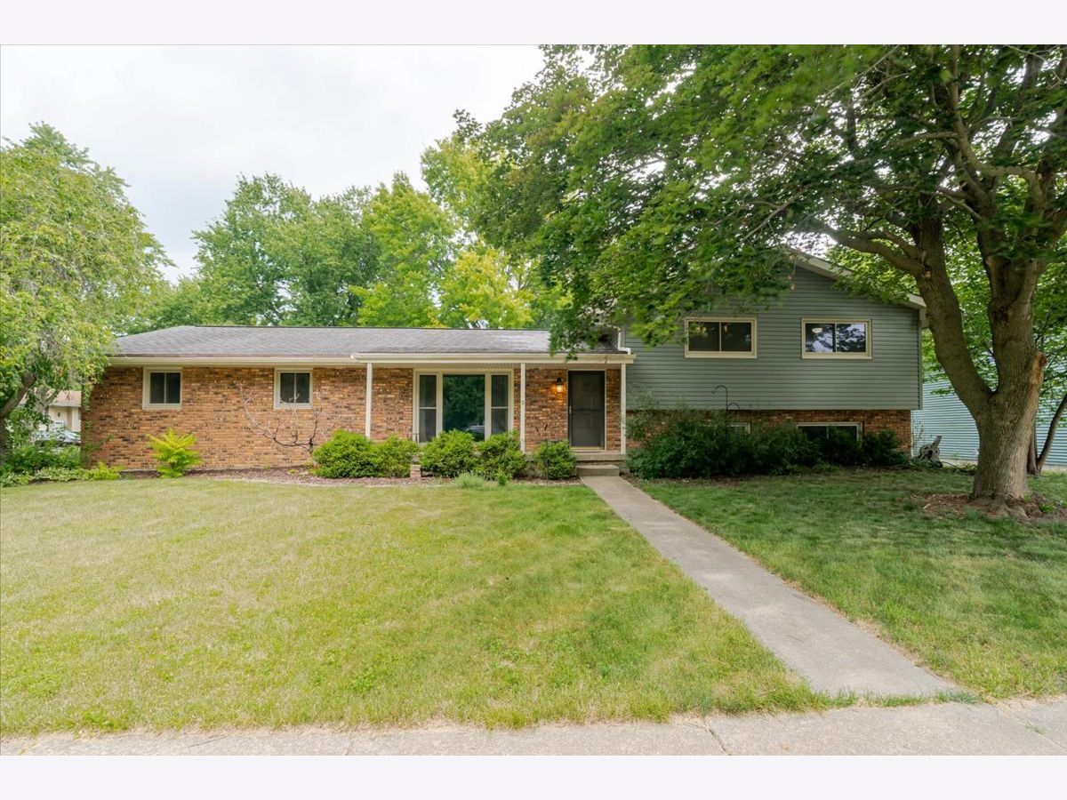Homes & Condos & Townhomes Sold University Park Normal Illinois, 106 Sandra