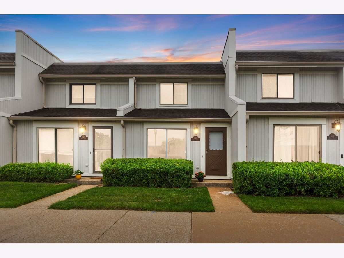 Townhomes Sold Quail Creek Grayslake Illinois, 629 Robin