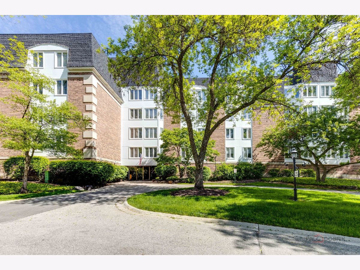 Condominiums Sold Cambridge On The Lake Buffalo Grove Illinois, 225 Lake