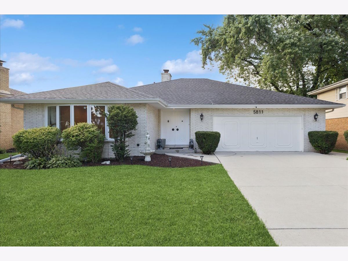 For Sale Countryside Illinois, 5811 Longview Drive