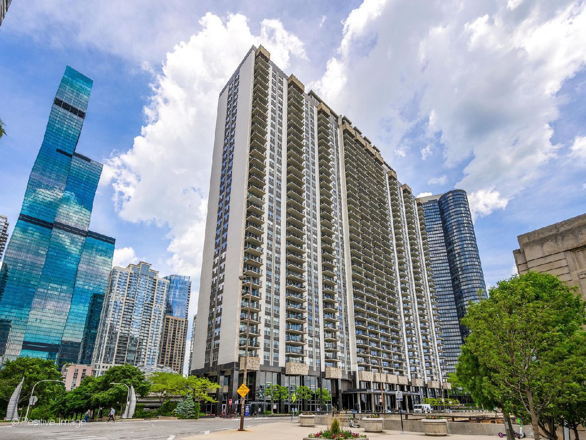 Condominiums Sold Outer Drive East Chicago Illinois, 400 Randolph