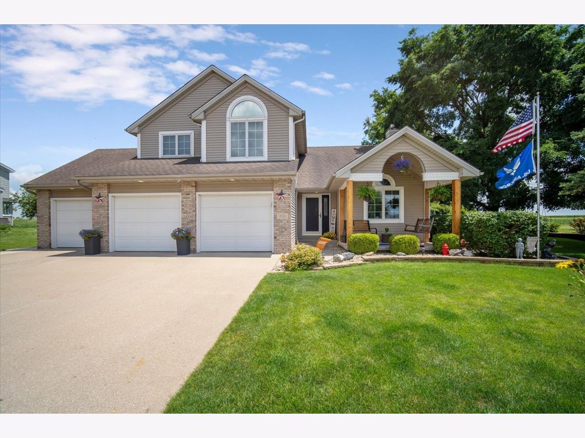  Sold Heyworth Illinois, 301 Trotter