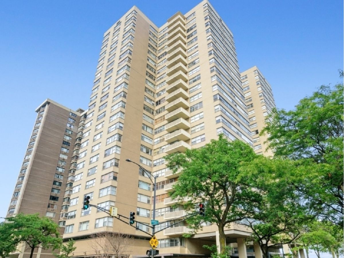 Condominiums Rented Shoreline Towers Chicago Illinois, 6301 Sheridan