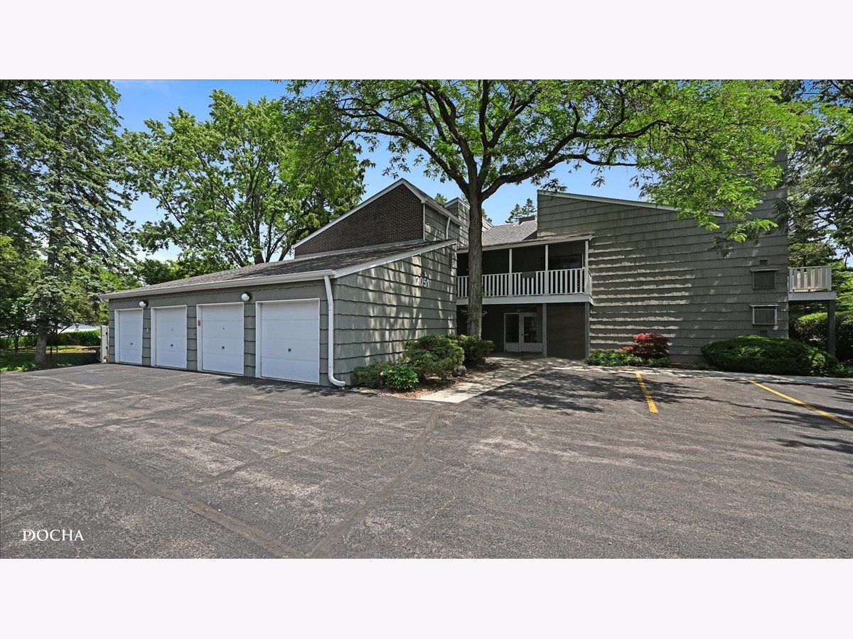 Condos & Townhomes & Homes Sold The Streams Wheaton Illinois, 2051 Creekside