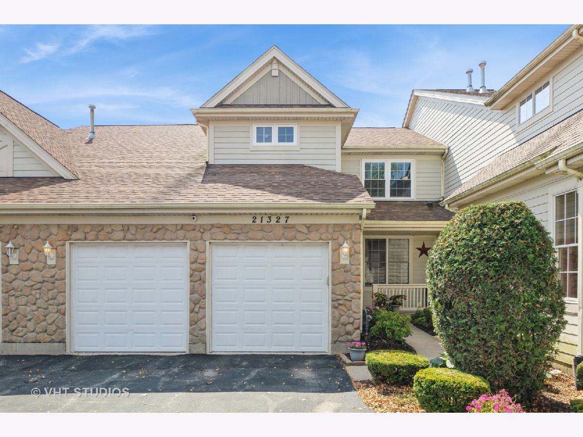 Townhomes & Condos & Homes Sold Windy Hill Farm Frankfort Illinois, 21327 Windy Hill