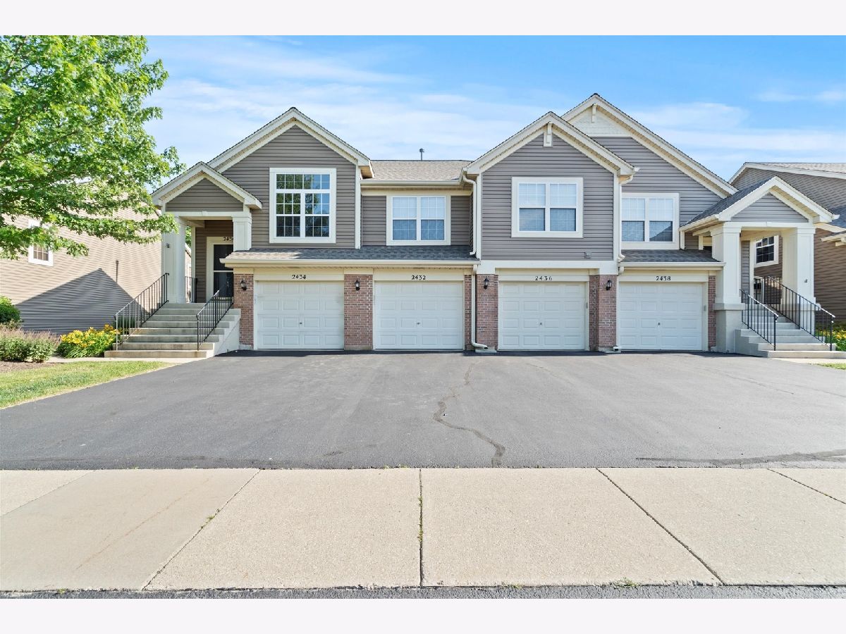 Townhomes & Condos & Homes Rented Cambridge Countryside Aurora Illinois, 2432 Wilton