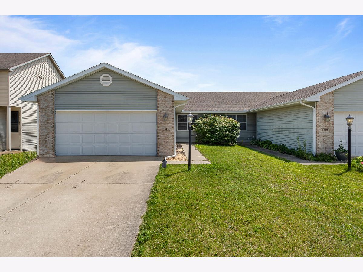 Homes & Condominiums Sold Boulder Ridge Champaign Illinois, 1312 Cobblestone