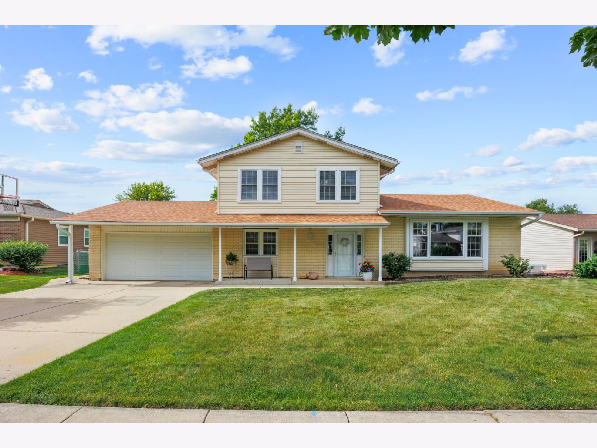 Homes Sold Winston Grove Elk Grove Village Illinois, 1558 Oregon
