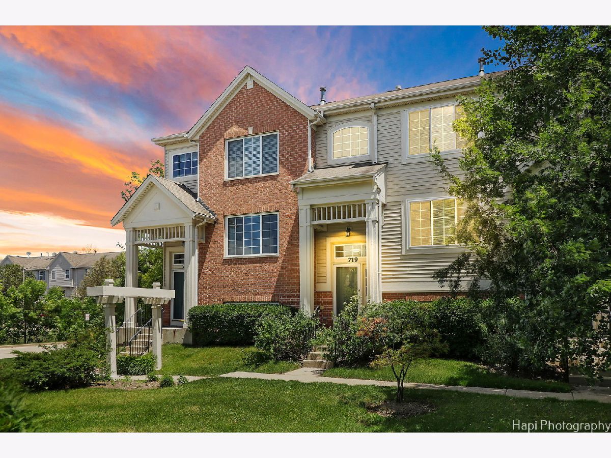 Townhomes Rented Concord Commons Des Plaines Illinois, 719 Hanbury